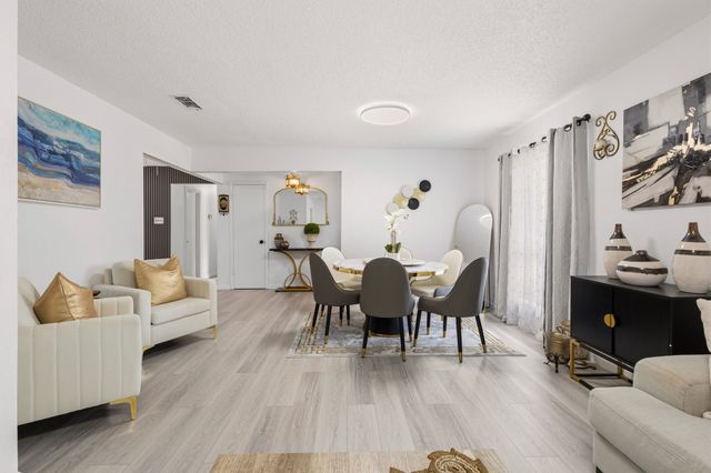 2011 Bay Oaks Drive, Arlington, TX 76012