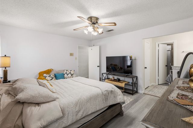 2011 Bay Oaks Drive, Arlington, TX 76012