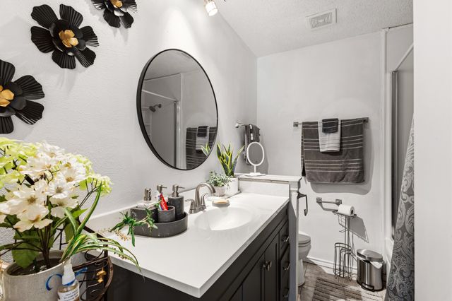 2011 Bay Oaks Drive, Arlington, TX 76012