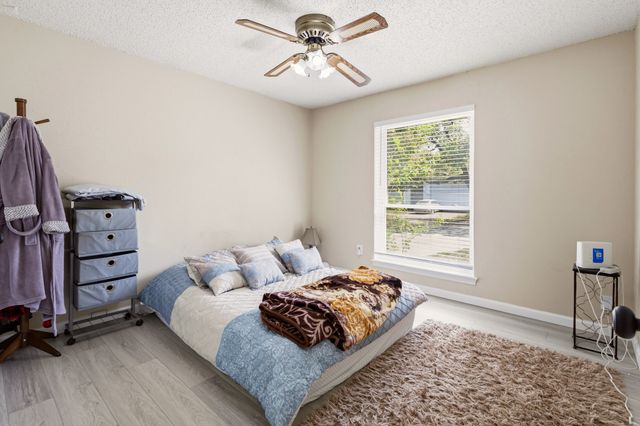 2011 Bay Oaks Drive, Arlington, TX 76012