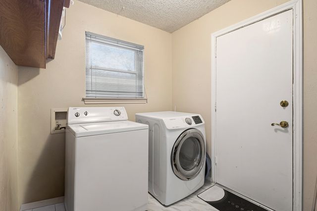 2011 Bay Oaks Drive, Arlington, TX 76012