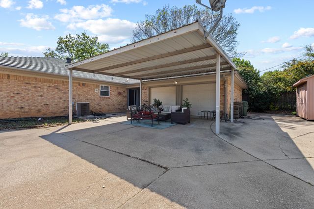 2011 Bay Oaks Drive, Arlington, TX 76012