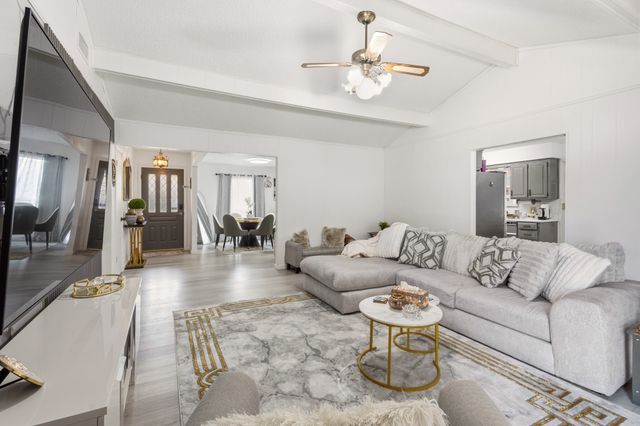 2011 Bay Oaks Drive, Arlington, TX 76012