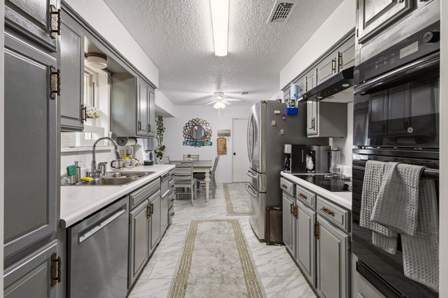 2011 Bay Oaks Drive, Arlington, TX 76012