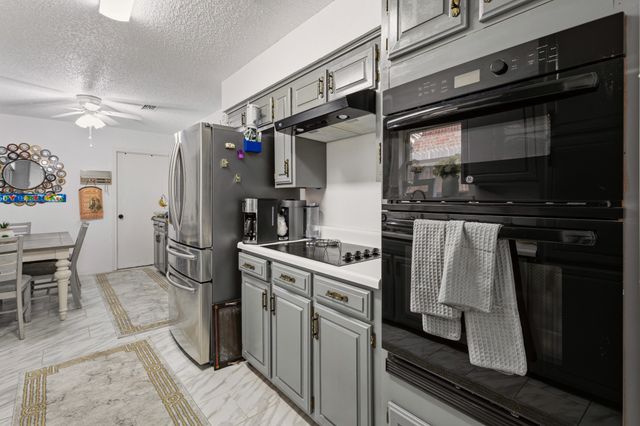 2011 Bay Oaks Drive, Arlington, TX 76012