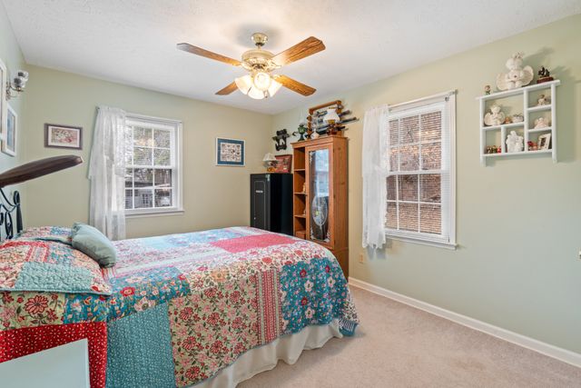 111 Curtis Dr, Waverly, TN 37185