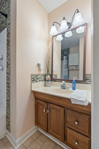 111 Curtis Dr, Waverly, TN 37185