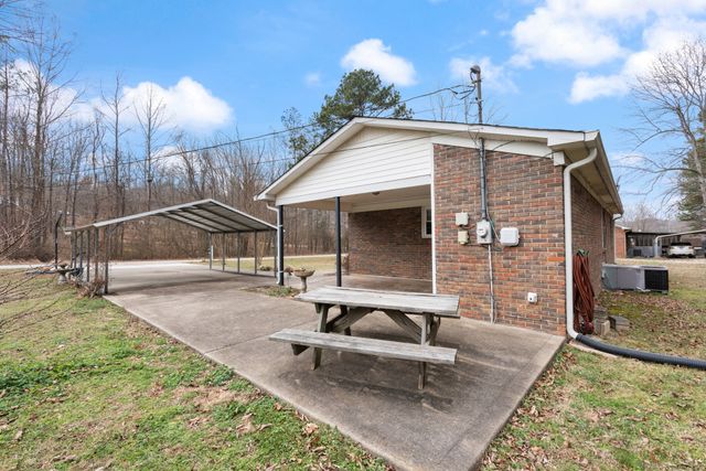 111 Curtis Dr, Waverly, TN 37185