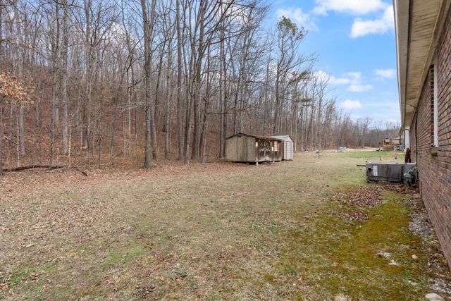 111 Curtis Dr, Waverly, TN 37185