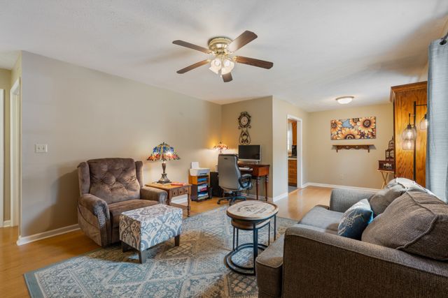 111 Curtis Dr, Waverly, TN 37185