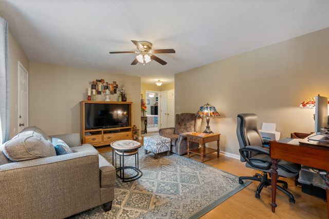 111 Curtis Dr, Waverly, TN 37185