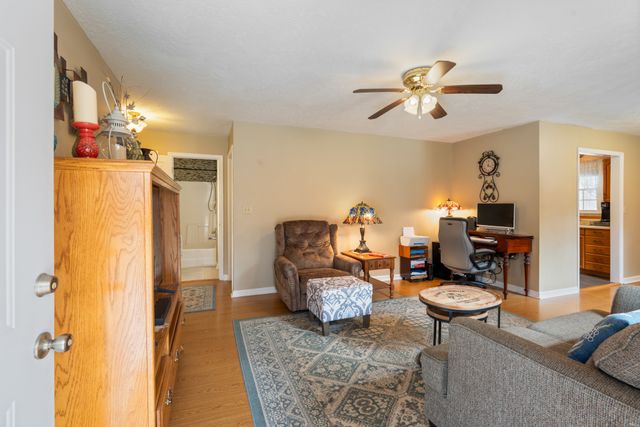 111 Curtis Dr, Waverly, TN 37185