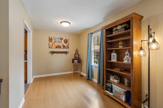 111 Curtis Dr, Waverly, TN 37185