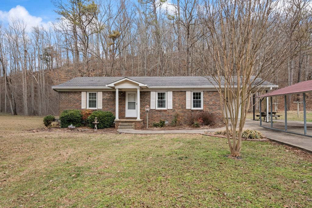 111 Curtis Dr, Waverly, TN 37185