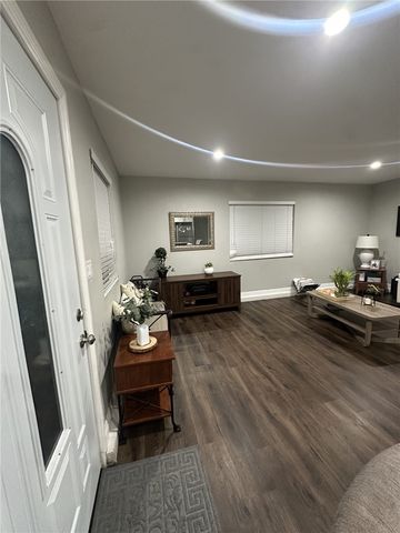 7845 Sausalito, West Hills, CA 91304