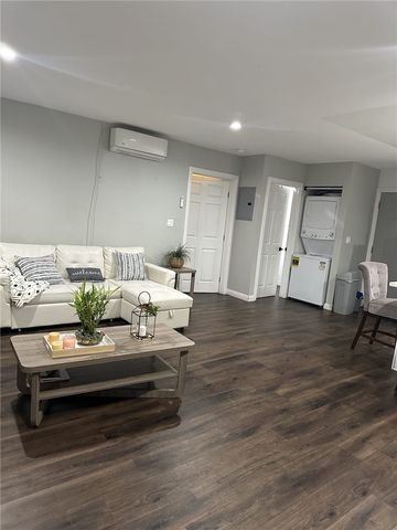 7845 Sausalito, West Hills, CA 91304