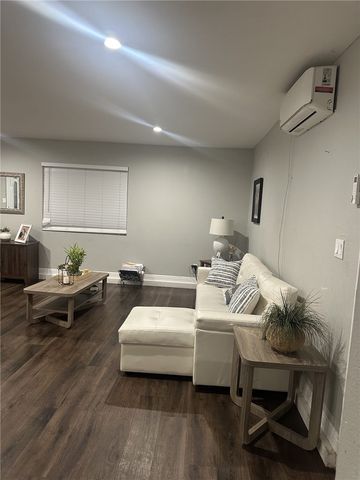 7845 Sausalito, West Hills, CA 91304