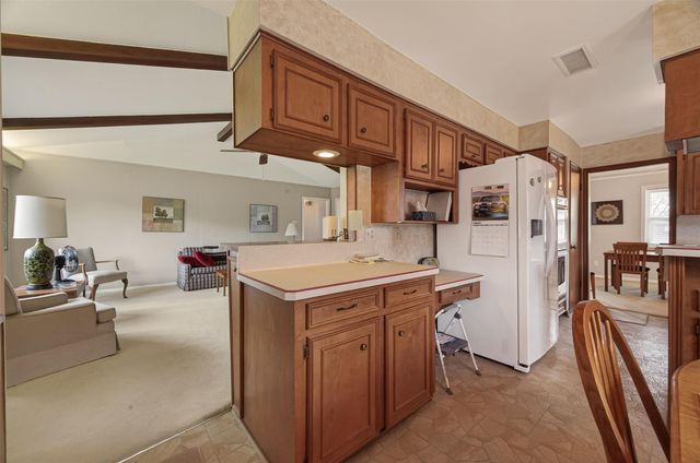 8410 Twin Hills Drive, Houston, TX 77071