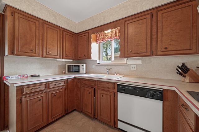 8410 Twin Hills Drive, Houston, TX 77071