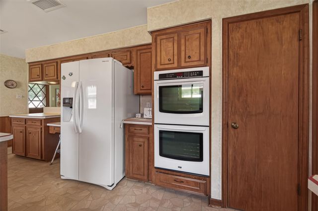 8410 Twin Hills Drive, Houston, TX 77071