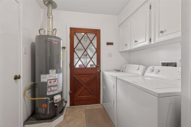 8410 Twin Hills Drive, Houston, TX 77071