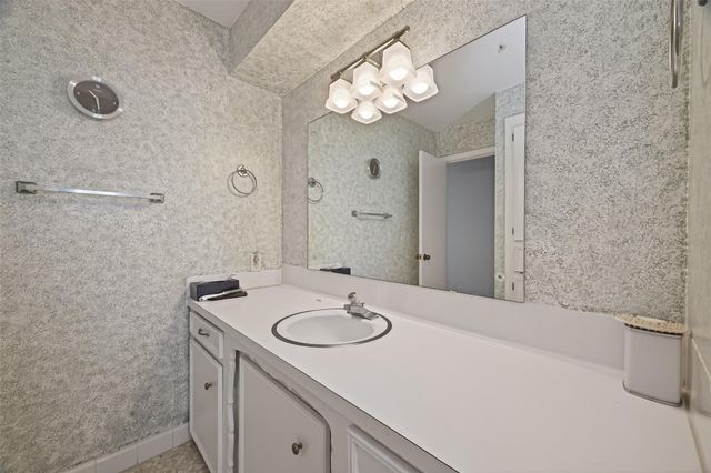 8410 Twin Hills Drive, Houston, TX 77071