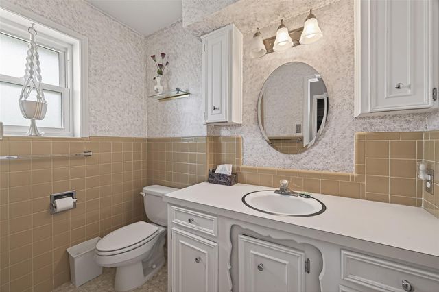 8410 Twin Hills Drive, Houston, TX 77071