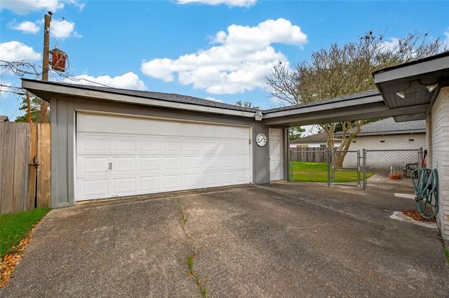 8410 Twin Hills Drive, Houston, TX 77071