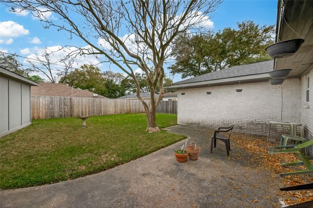 8410 Twin Hills Drive, Houston, TX 77071