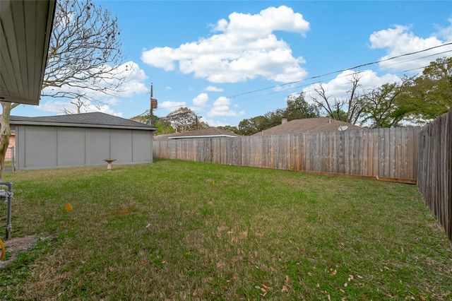 8410 Twin Hills Drive, Houston, TX 77071