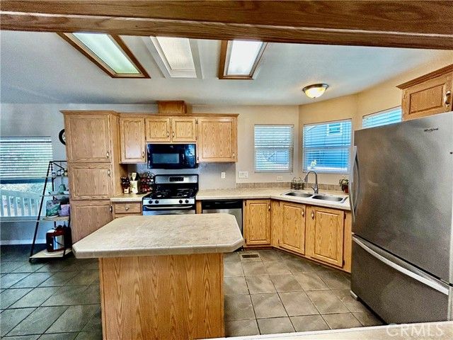 1536 S State Street 99, Hemet, CA 92543