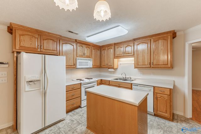 105 Canterbury Circle, Athens, AL 35611