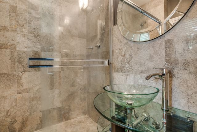 6203 Richmond Avenue, Dallas, TX 75214