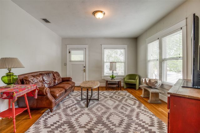 6203 Richmond Avenue, Dallas, TX 75214