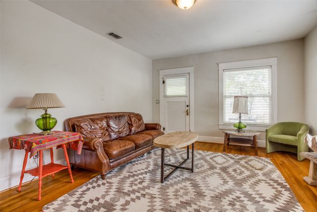 6203 Richmond Avenue, Dallas, TX 75214