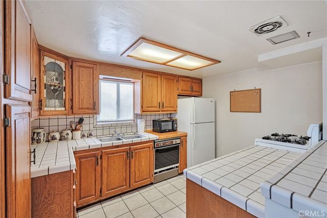 27636 Seco Canyon Road, Saugus, CA 91350