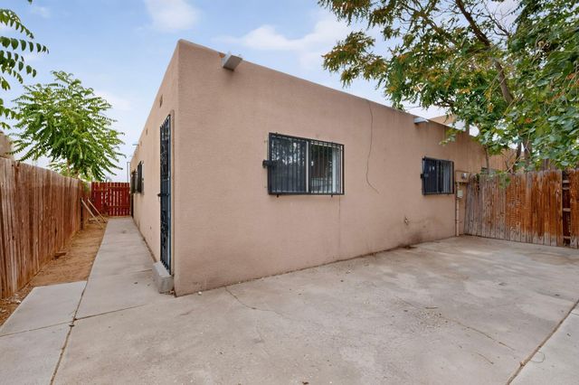 6035 Staubach Avenue NW, Albuquerque, NM 87120