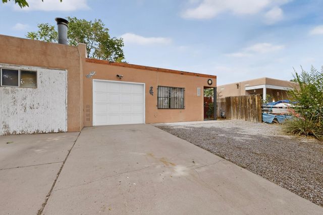 6035 Staubach Avenue NW, Albuquerque, NM 87120