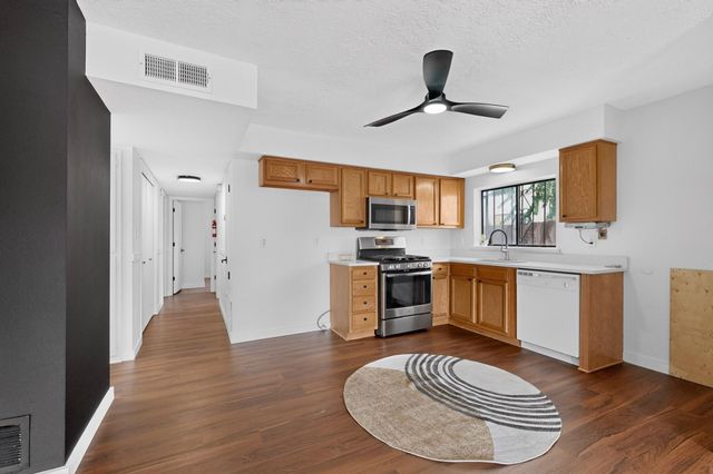 6035 Staubach Avenue NW, Albuquerque, NM 87120