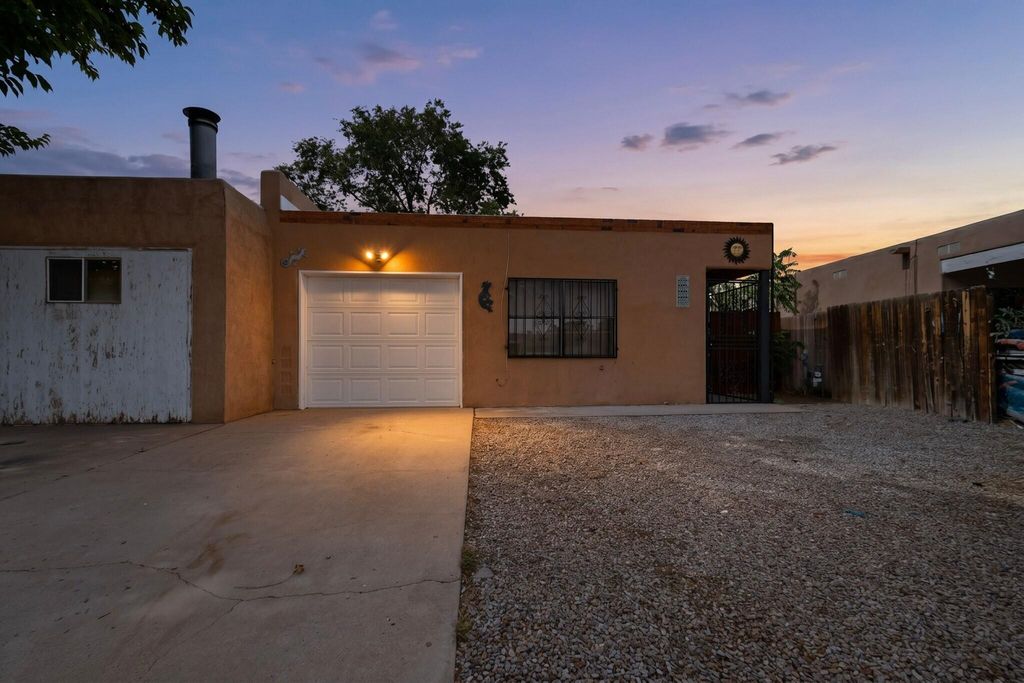 6035 Staubach Avenue NW, Albuquerque, NM 87120