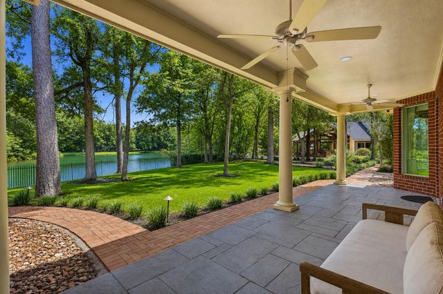 7 Pastoral Pond Circle, The Woodlands, TX 77380