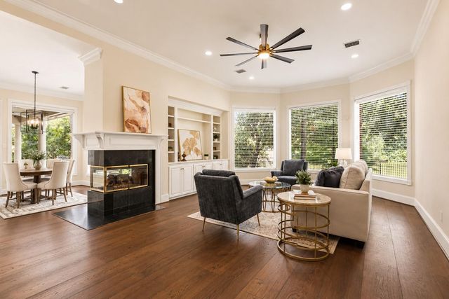 7 Pastoral Pond Circle, The Woodlands, TX 77380