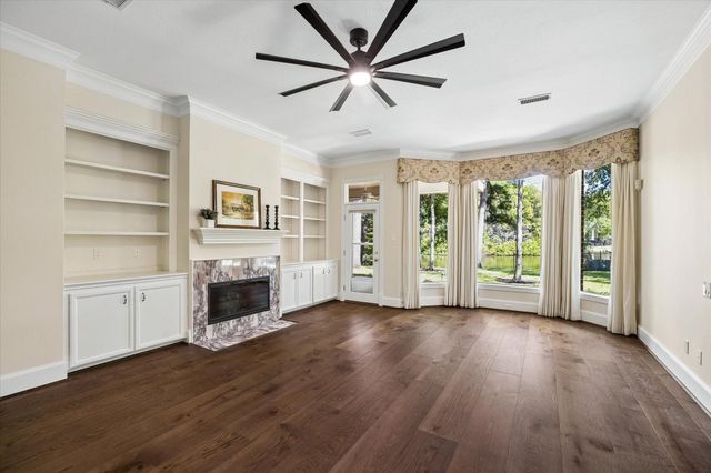 7 Pastoral Pond Circle, The Woodlands, TX 77380
