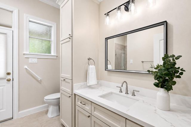 7 Pastoral Pond Circle, The Woodlands, TX 77380