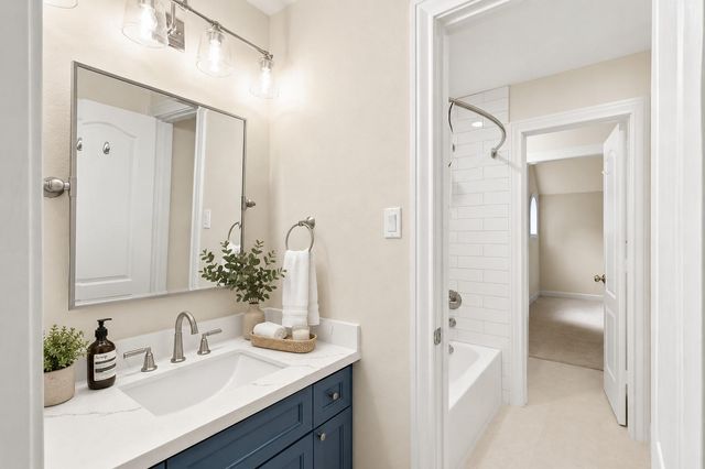 7 Pastoral Pond Circle, The Woodlands, TX 77380