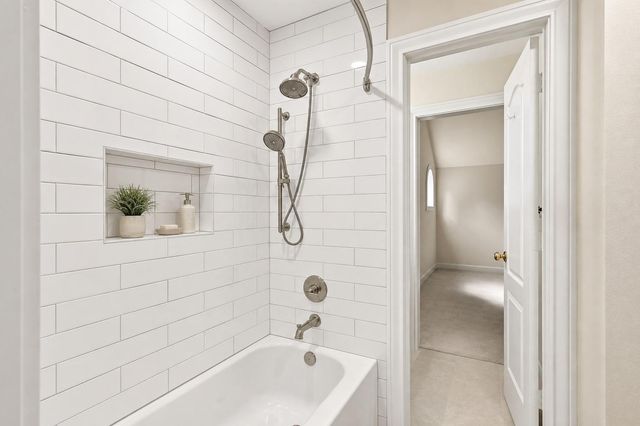 7 Pastoral Pond Circle, The Woodlands, TX 77380