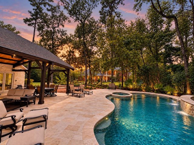 7 Pastoral Pond Circle, The Woodlands, TX 77380