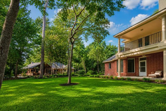 7 Pastoral Pond Circle, The Woodlands, TX 77380