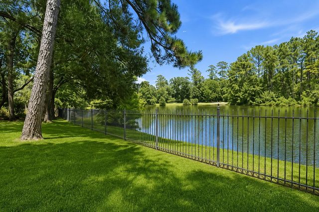 7 Pastoral Pond Circle, The Woodlands, TX 77380
