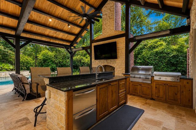 7 Pastoral Pond Circle, The Woodlands, TX 77380